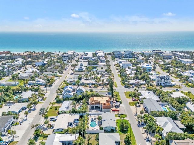 215 67TH STREET 6, Holmes Beach, FL 34217