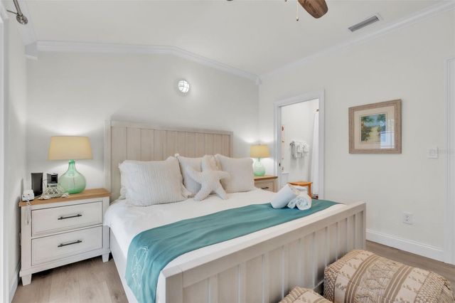 215 67TH STREET 6, Holmes Beach, FL 34217