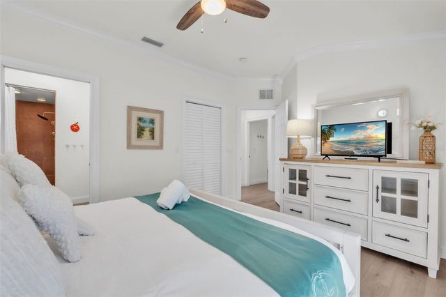 215 67TH STREET 6, Holmes Beach, FL 34217