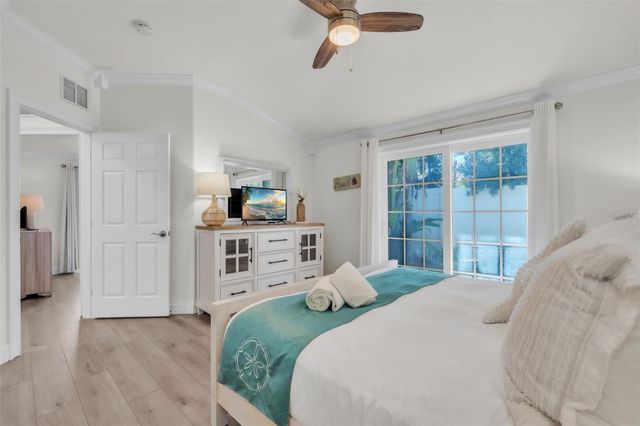 215 67TH STREET 6, Holmes Beach, FL 34217