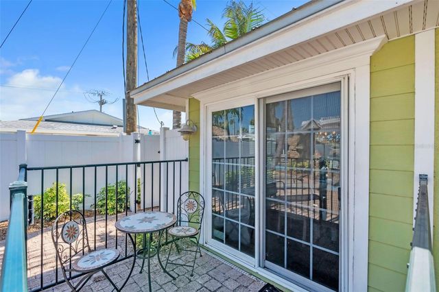 215 67TH STREET 6, Holmes Beach, FL 34217