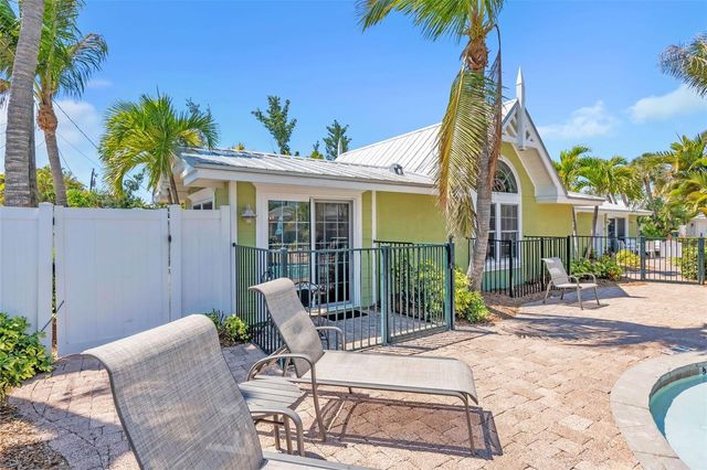 215 67TH STREET 6, Holmes Beach, FL 34217