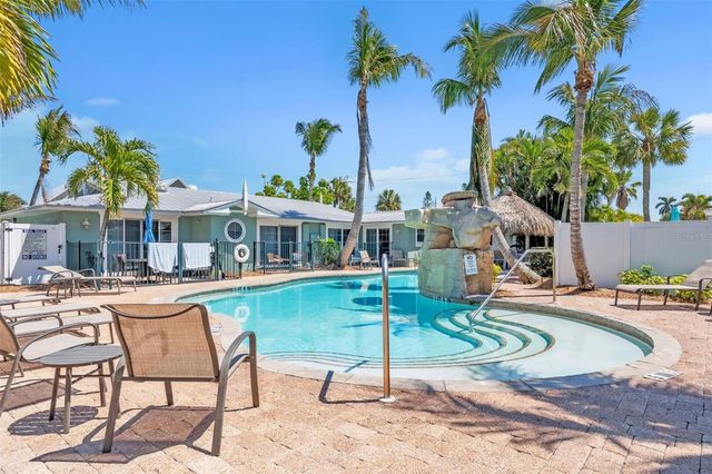 215 67TH STREET 6, Holmes Beach, FL 34217