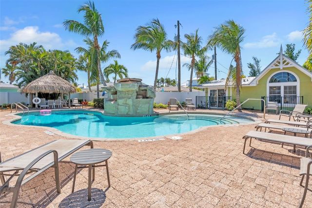 215 67TH STREET 6, Holmes Beach, FL 34217