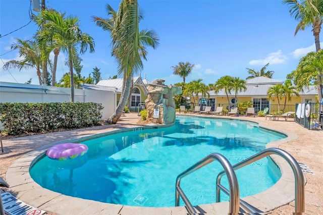 215 67TH STREET 6, Holmes Beach, FL 34217