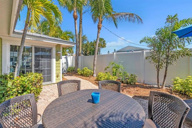 215 67TH STREET 6, Holmes Beach, FL 34217