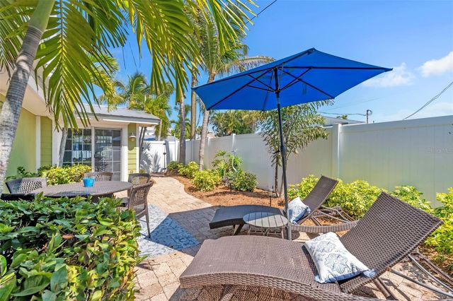 215 67TH STREET 6, Holmes Beach, FL 34217