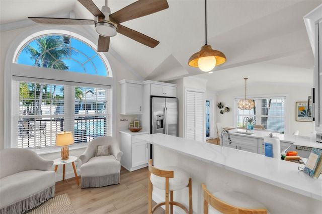 215 67TH STREET 6, Holmes Beach, FL 34217