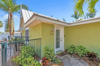 215 67TH STREET 6, Holmes Beach, FL 34217