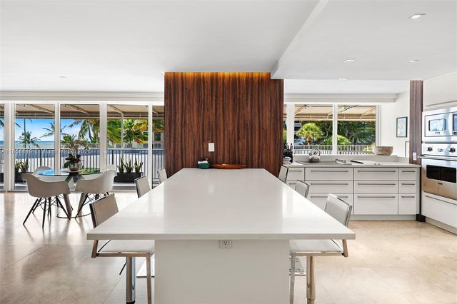 600 Grapetree Dr 3BS, Key Biscayne, FL 33149