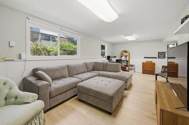 163 S Lochinvar St, Wichita, KS 67207
