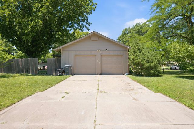 163 S Lochinvar St, Wichita, KS 67207