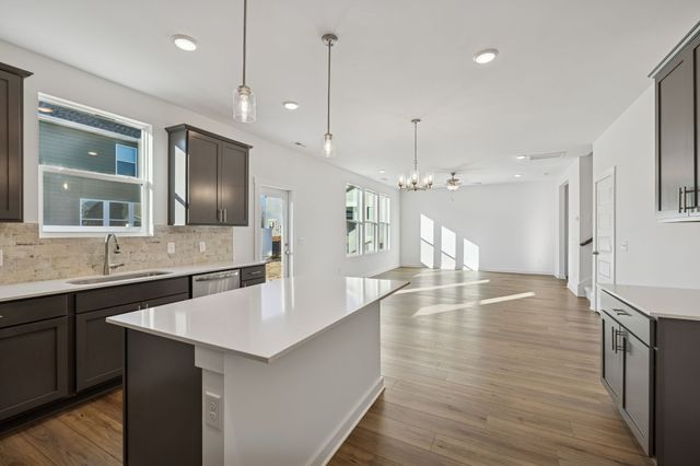 7060 Sutton Drive, White House, TN 37188