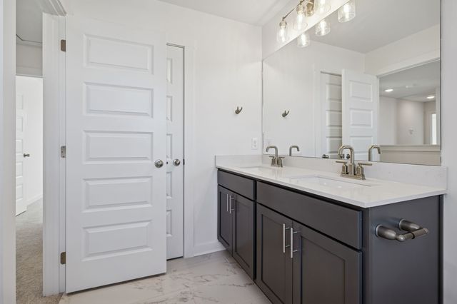 7060 Sutton Drive, White House, TN 37188