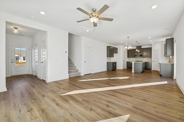 7060 Sutton Drive, White House, TN 37188