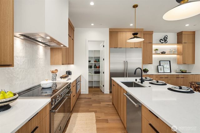 15640 NE 1st Place, Bellevue, WA 98008