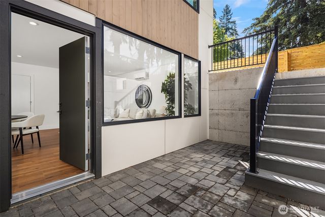 15640 NE 1st Place, Bellevue, WA 98008