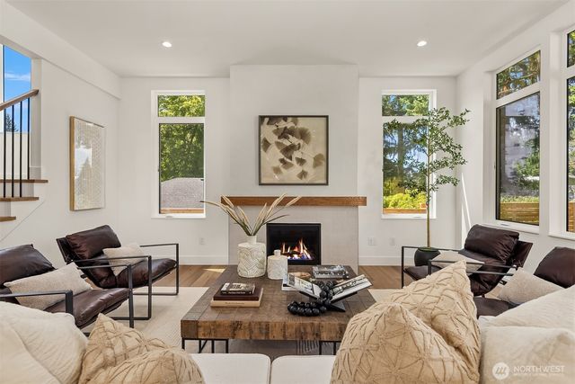 15640 NE 1st Place, Bellevue, WA 98008
