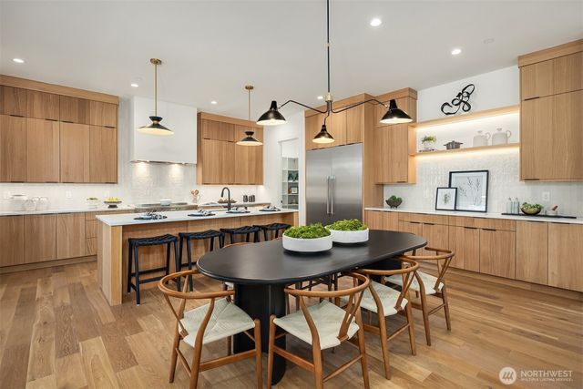 15640 NE 1st Place, Bellevue, WA 98008