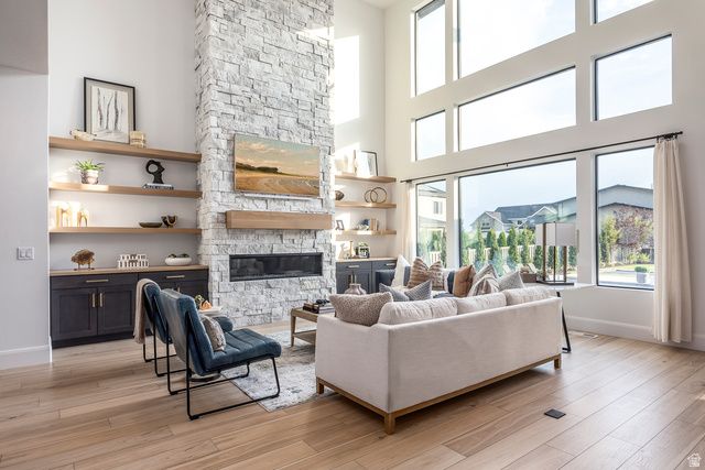 9825 N WILLOWBANK DR, Highland, UT 84003