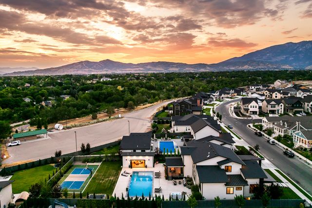 9825 N WILLOWBANK DR, Highland, UT 84003