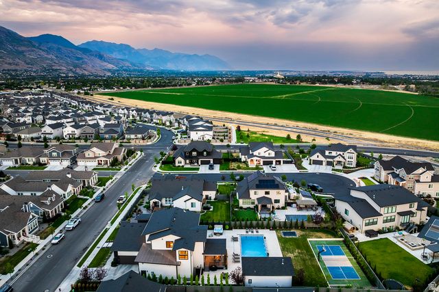 9825 N WILLOWBANK DR, Highland, UT 84003