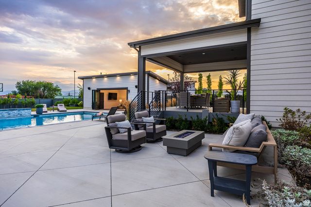 9825 N WILLOWBANK DR, Highland, UT 84003