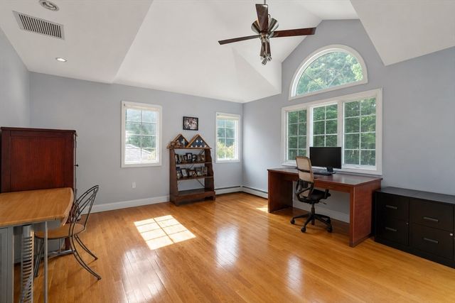 33 Russell Rd, Hanover, MA 02339