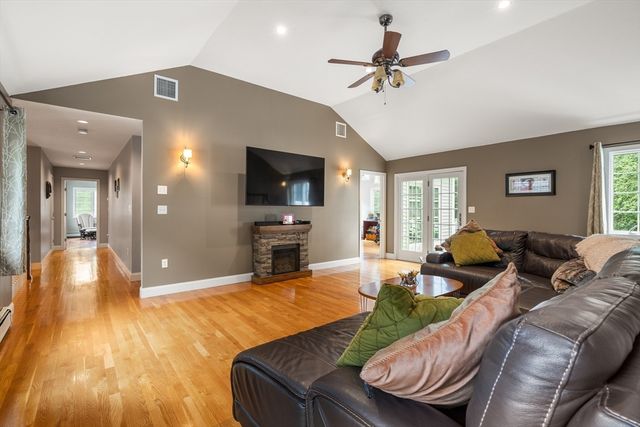33 Russell Rd, Hanover, MA 02339