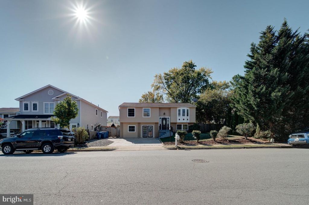 1300 E BEECH RD, Sterling, VA 20164