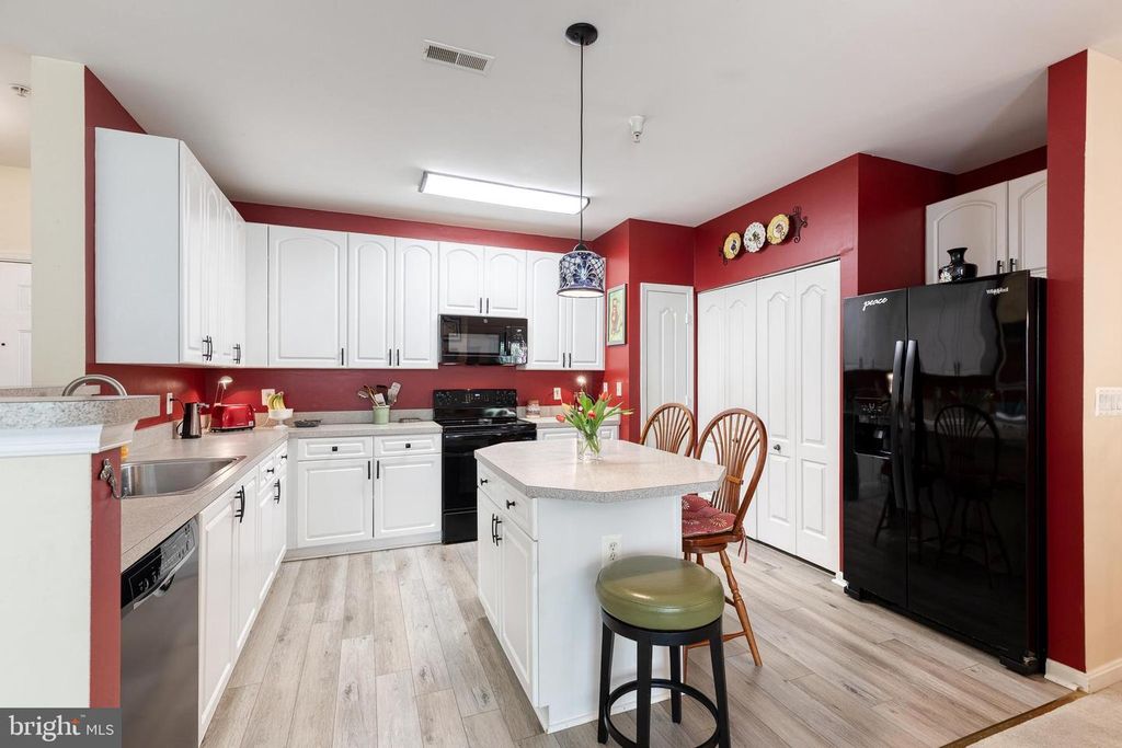 Image 6 of property listing at 400 SYMPHONY CIR #257C, Cockeysville, MD 21030