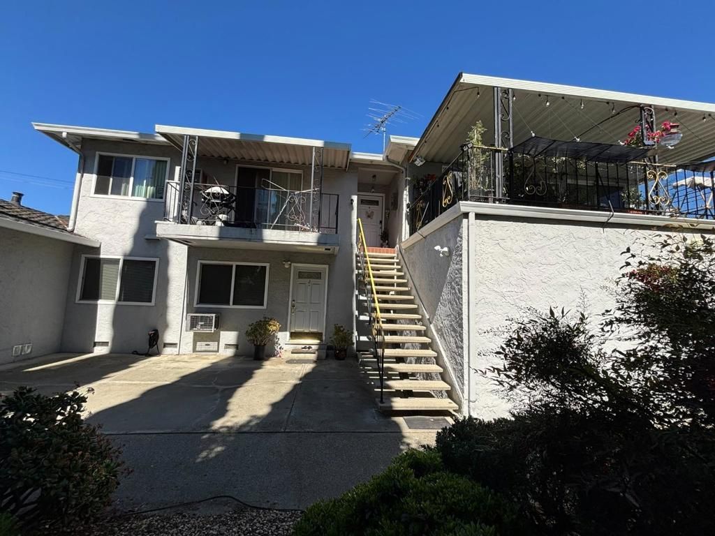 Image 1 of property listing at 35 Lavonne Drive, Campbell, CA 95008