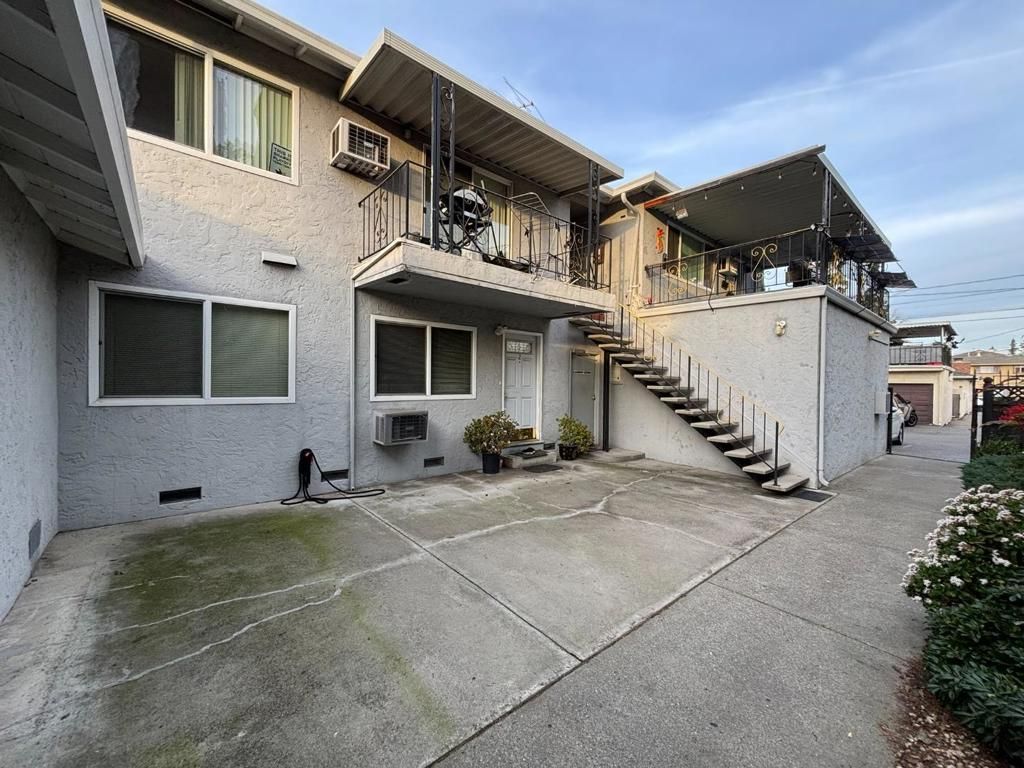 Image 2 of property listing at 35 Lavonne Drive, Campbell, CA 95008