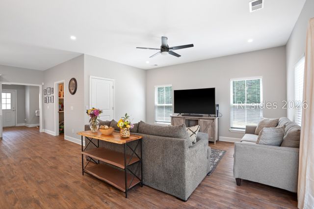 14 Bittie Cir, Beaufort, SC 29906