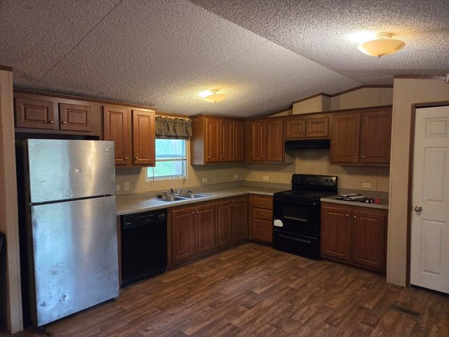 126 Tipps Road, Whitesboro, TX 76273