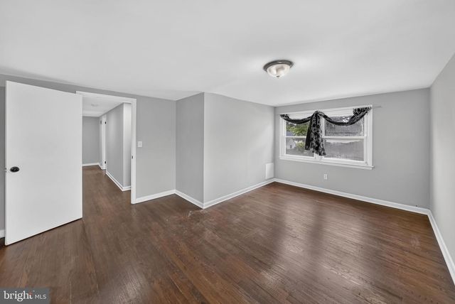520 RANDALL AVE, Hamilton, NJ 08610