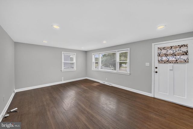 520 RANDALL AVE, Hamilton, NJ 08610