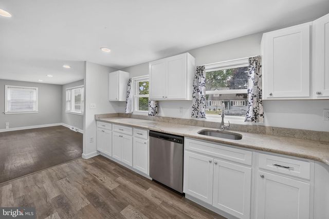 520 RANDALL AVE, Hamilton, NJ 08610