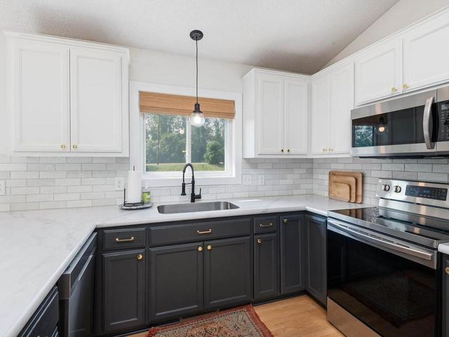 2464 River Bend Trail, Mayer, MN 55360