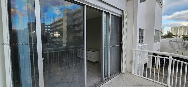 18041 Biscayne Blvd 203, Aventura, FL 33160