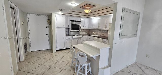 18041 Biscayne Blvd 203, Aventura, FL 33160