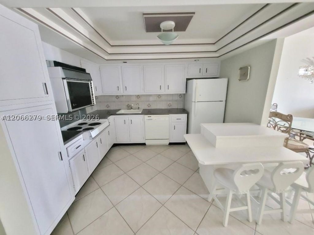 18041 Biscayne Blvd 203, Aventura, FL 33160