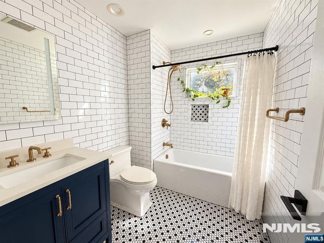 35 Parkway, Harrington Park, NJ 07640