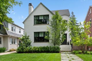 2201 Lincolnwood Drive, Evanston, IL 60201