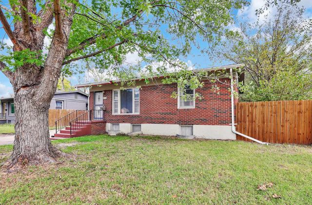 2138 S Glenn St, Wichita, KS 67213
