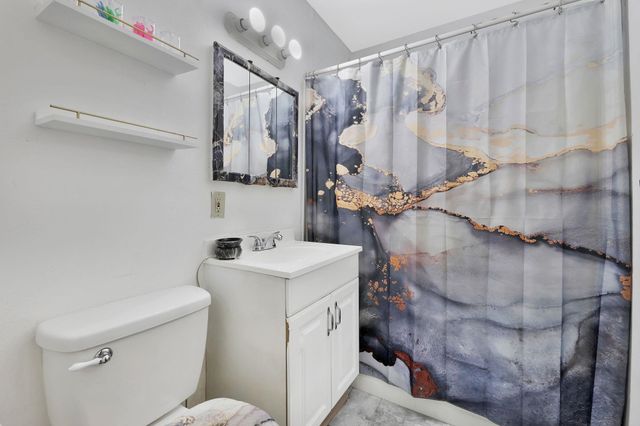 2138 S Glenn St, Wichita, KS 67213