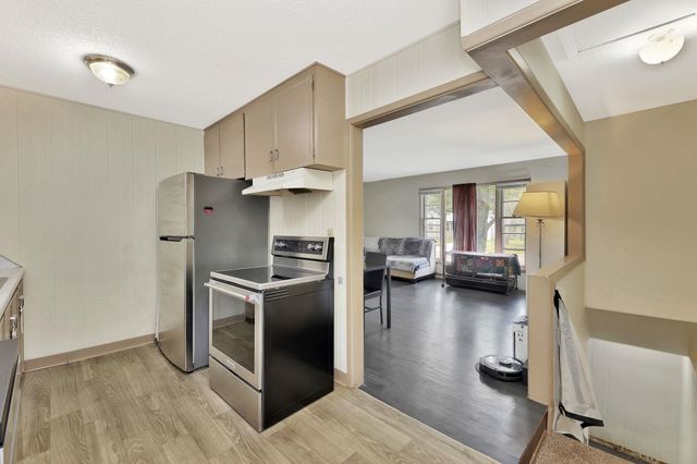 2138 S Glenn St, Wichita, KS 67213