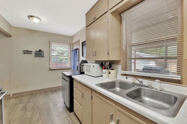 2138 S Glenn St, Wichita, KS 67213