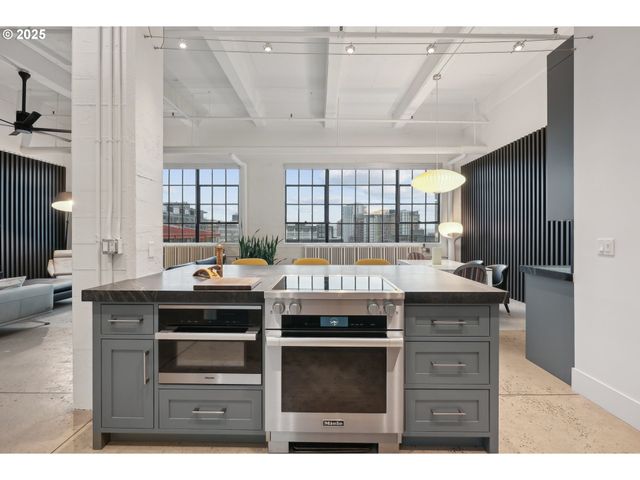 1314 Nw IRVING St 701, Portland, OR 97209