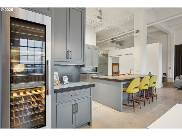 1314 Nw IRVING St 701, Portland, OR 97209